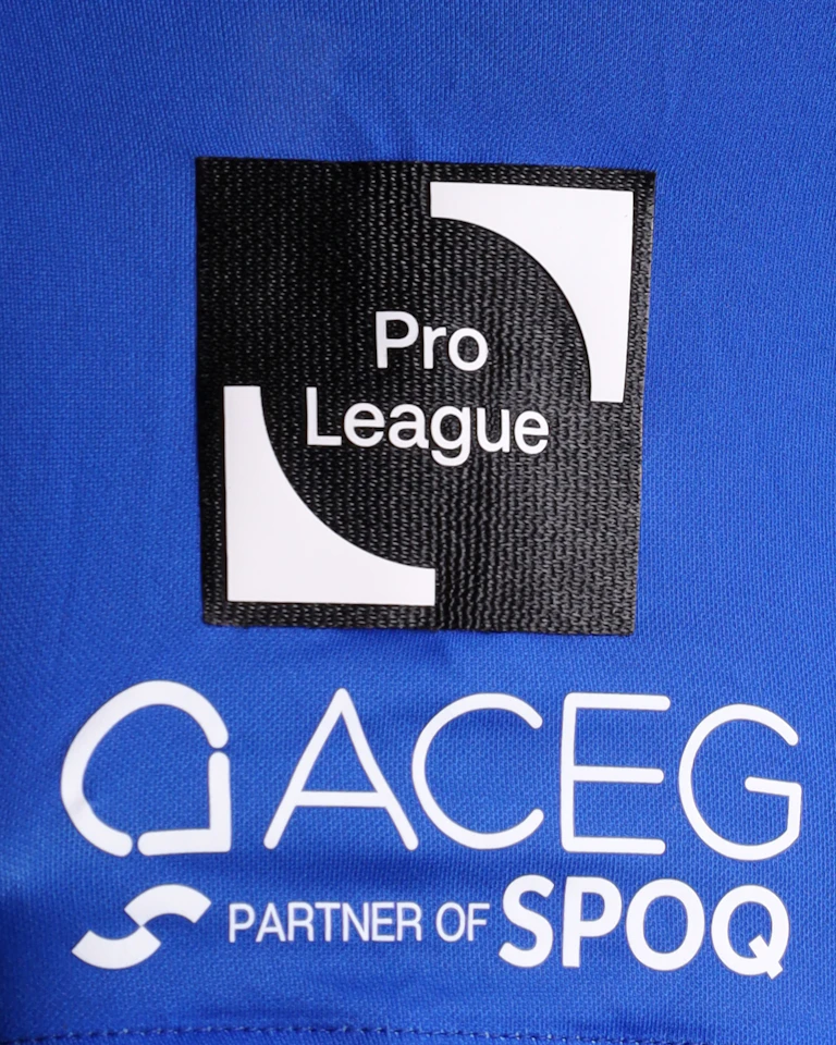 来自KRC Genk的Noah Adedeji-Sternberg球衣