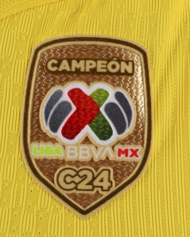 José Iván Rodríguez Rebollar Club América shirt