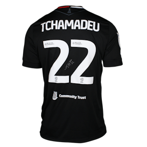 Stoke City 팀의 Junior Tchamadeu 셔츠
