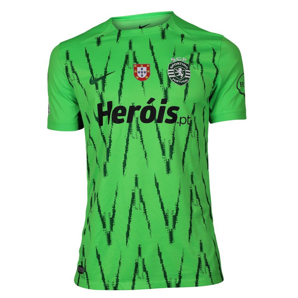 Zeno Debast Sporting CP shirt
