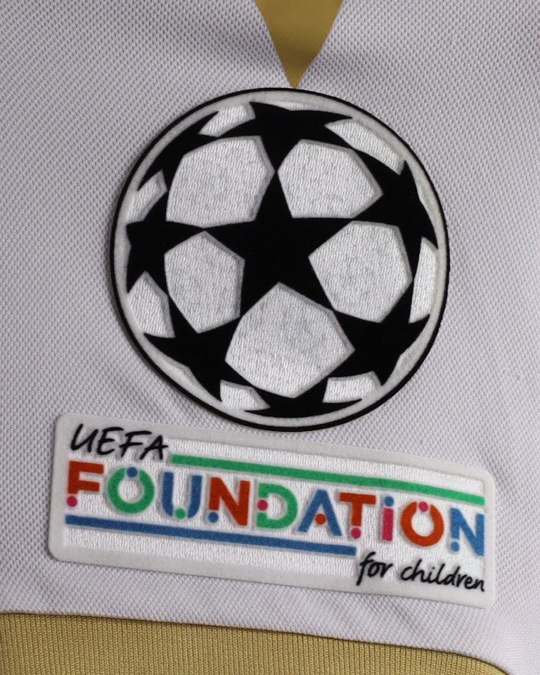 FK Crvena zvezda-Trikot von Guelor Kanga