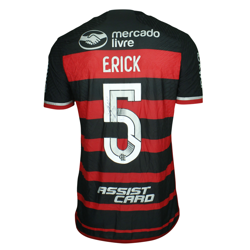 Erick Pulgar Flamengo shirt