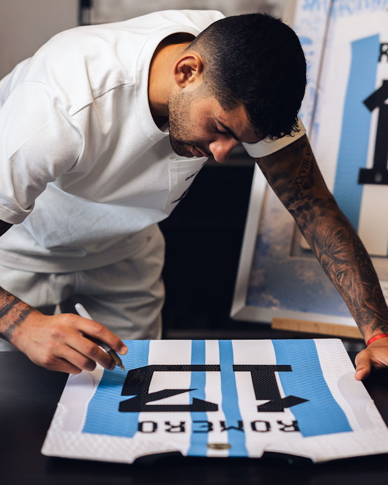 Romero Signed - La Albiceleste