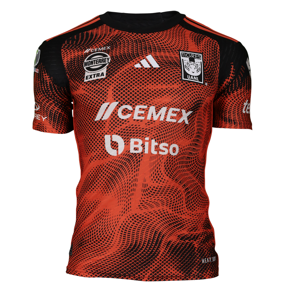 Javier Ignacio Aquino Carmona Tigres UANL shirt