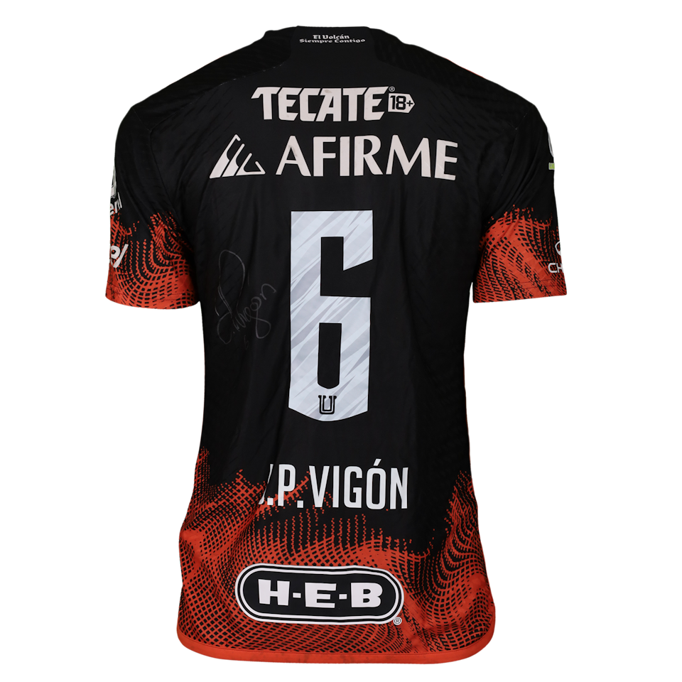 Juan Pablo Vigón Cham Tigres UANL shirt