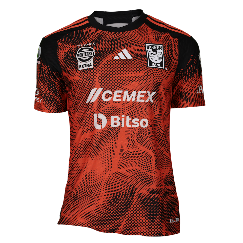 Juan Pablo Vigón Cham Tigres UANL shirt