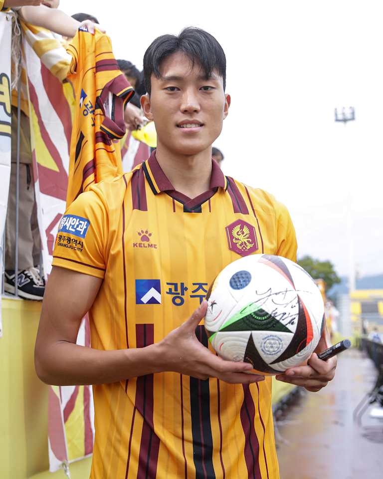 Match Scored Ball '74 - Heo Yool 허율