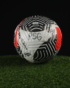 PSG Féminines | Squad Signed Ball - 1