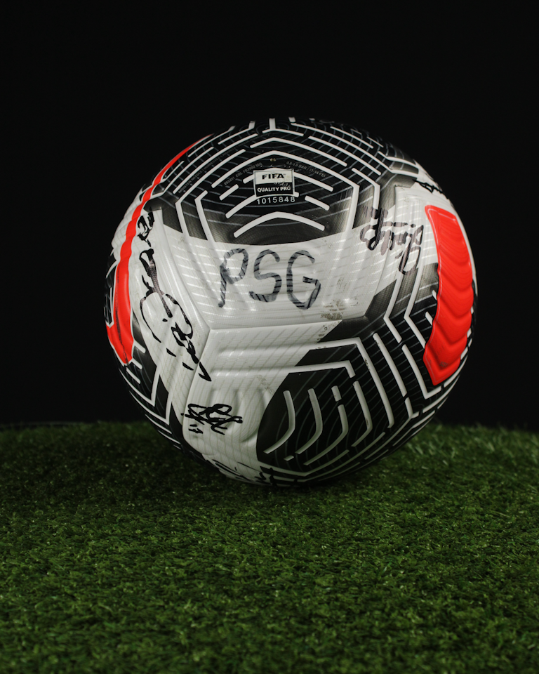 PSG Féminines | Squad Signed Ball - 1