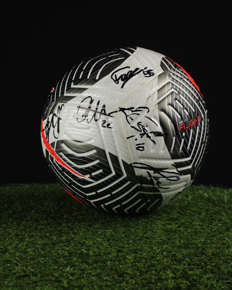 PSG Féminines | Squad Signed Ball - 1