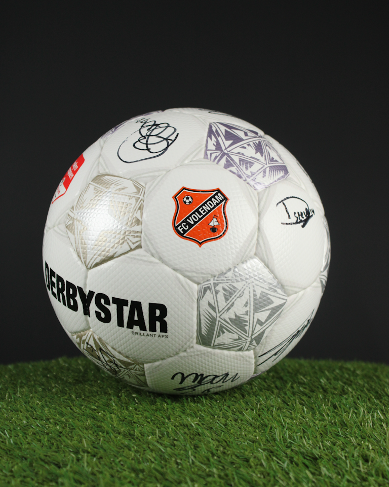 Volendam - Squad Signed Ball -1 