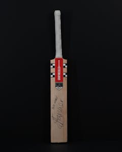 Simon Harmer Bat
