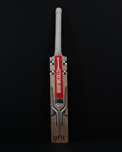Simon Harmer Bat