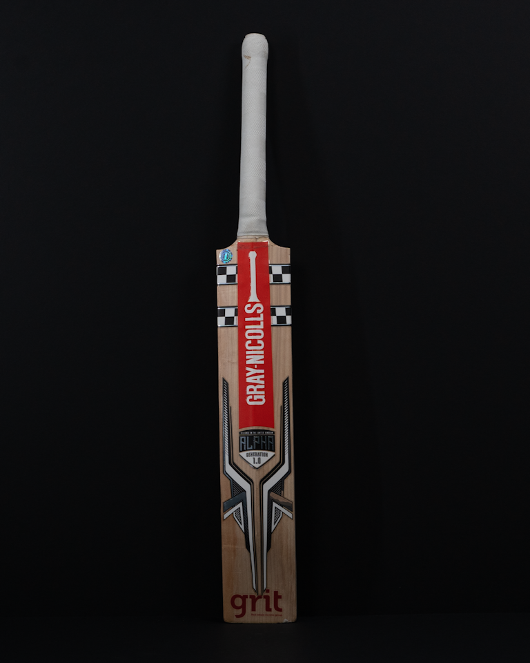 Simon Harmer Bat
