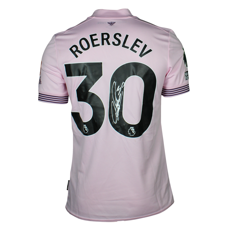 Mads Roerslev  Brentford shirt
