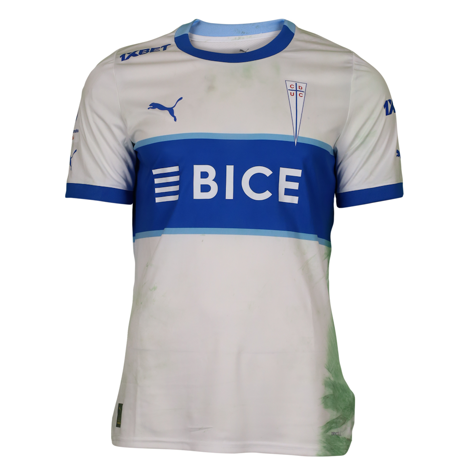 Camisa de Eugenio Esteban Mena Reveco Universidad Católica
