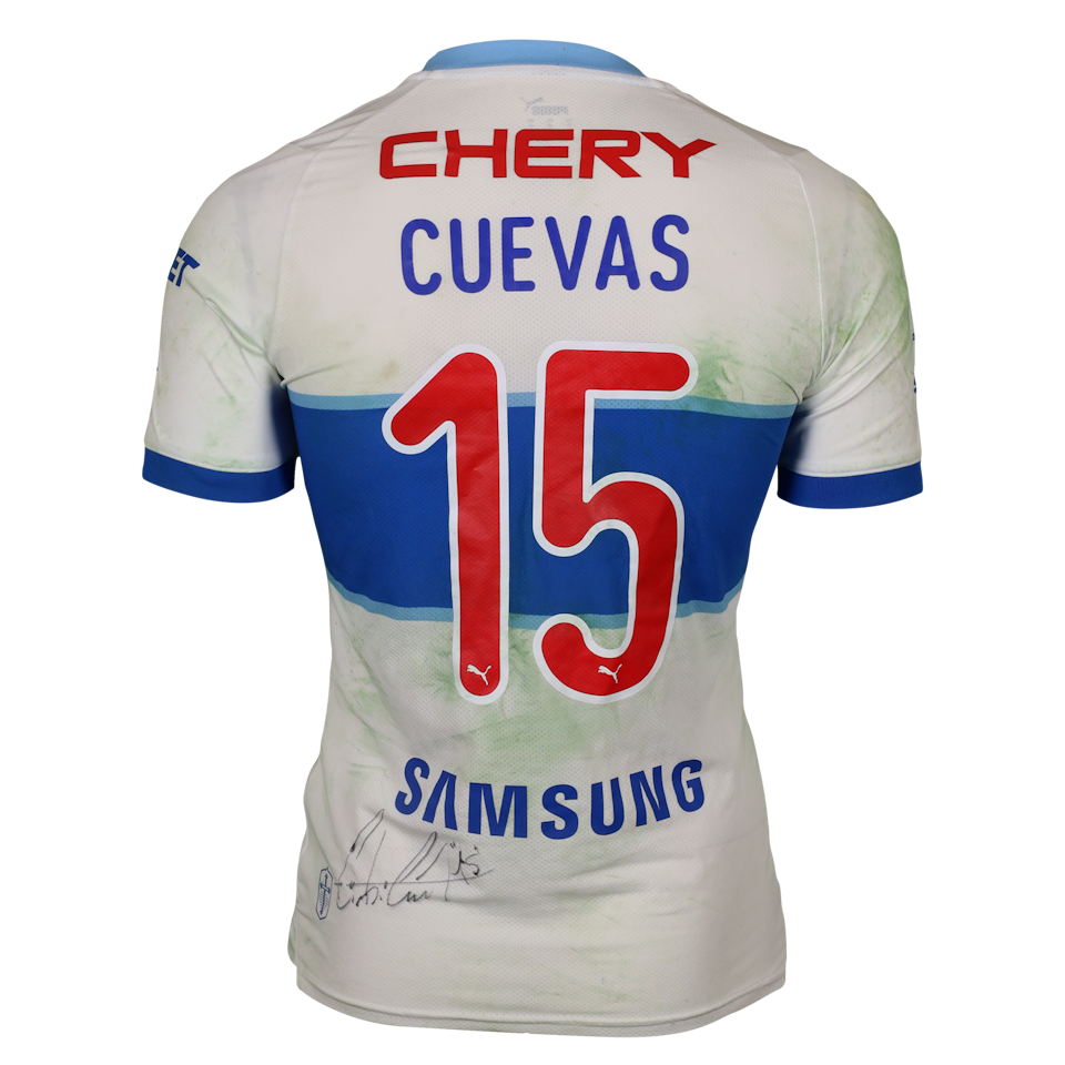 Cristian Cuevas Universidad Católica jersey