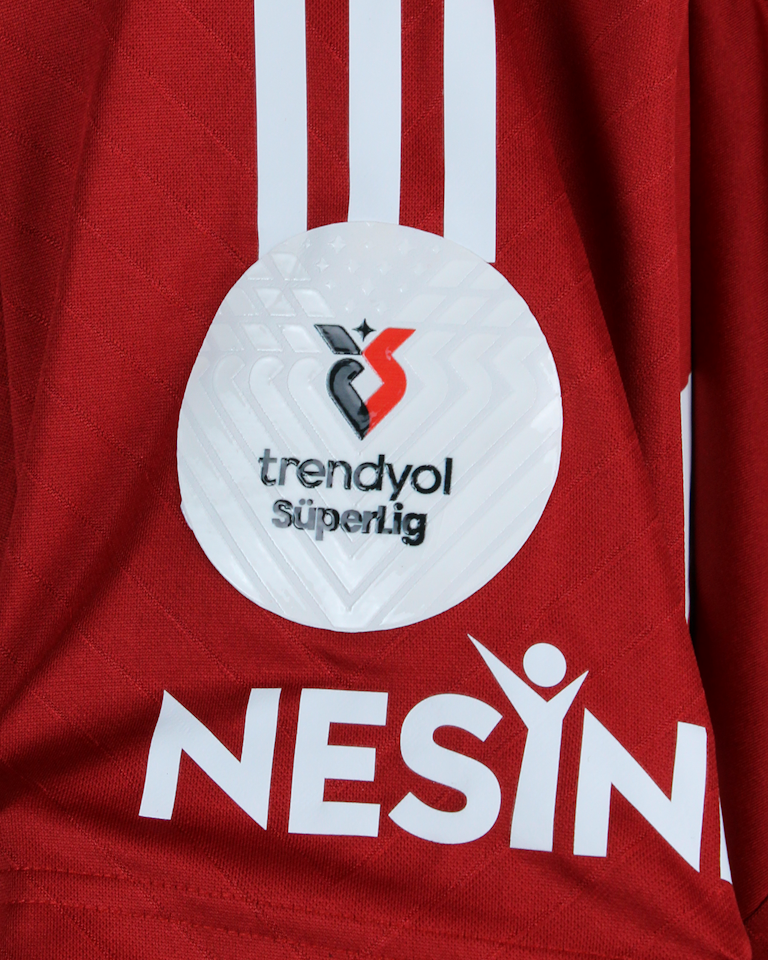 Ernest Muçi Beşiktaş JK shirt