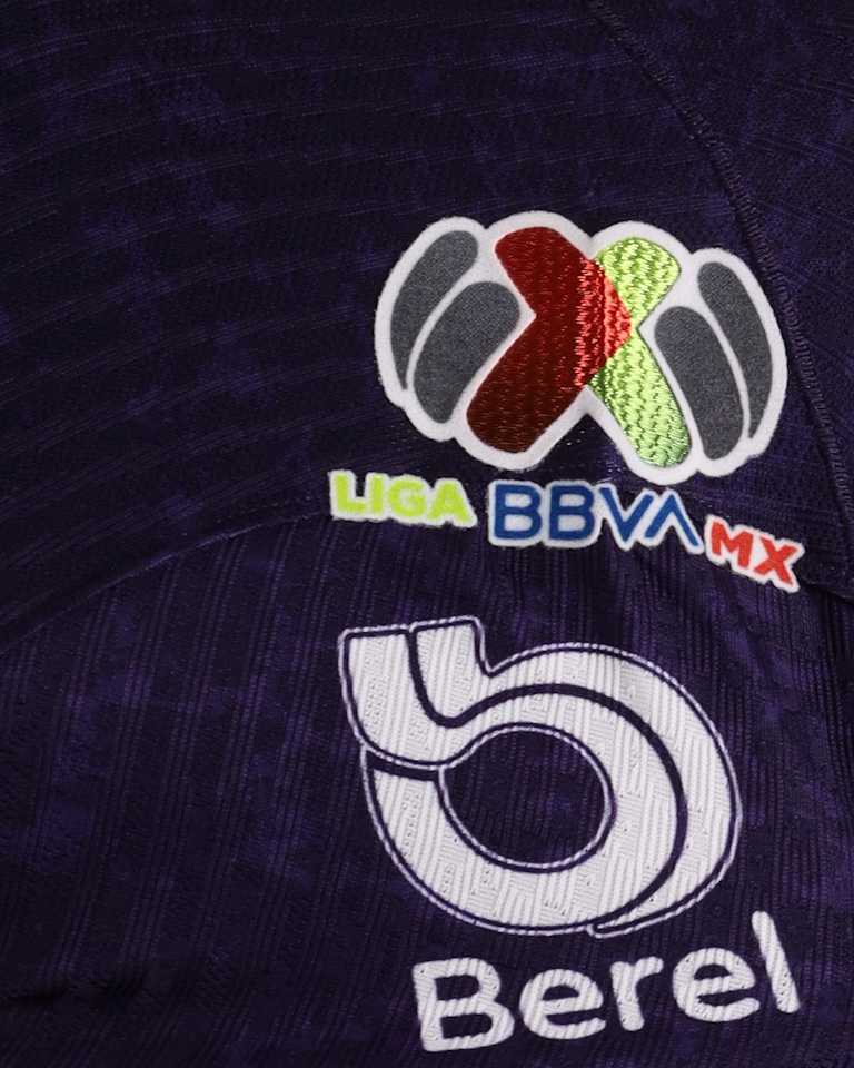 Cesar Huerta Pumas shirt