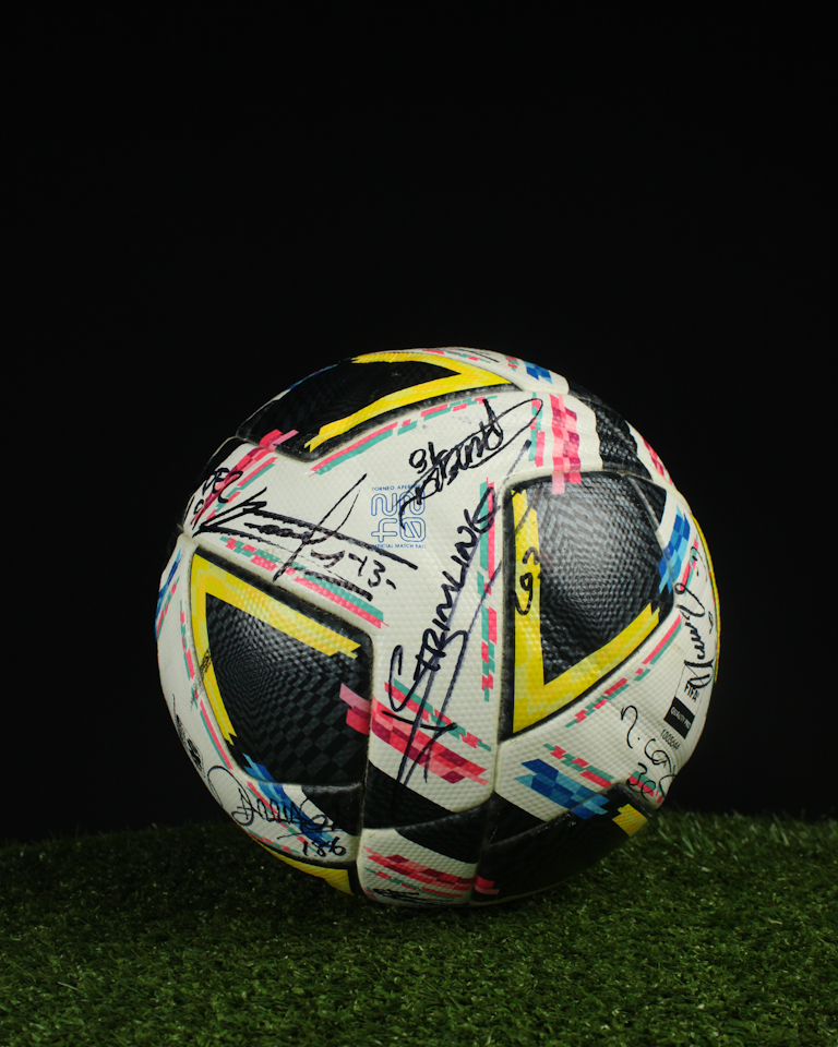 Club América Squad Signed Ball - 1