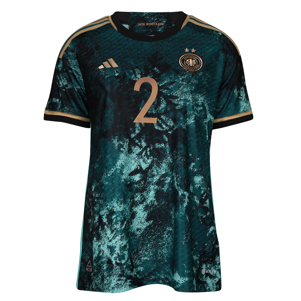 Sarai Linder Germany W camisa.
