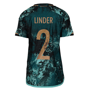 Sarai Linder Germany W camisa.