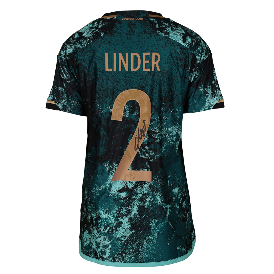 Sarai Linder Germany W camisa.