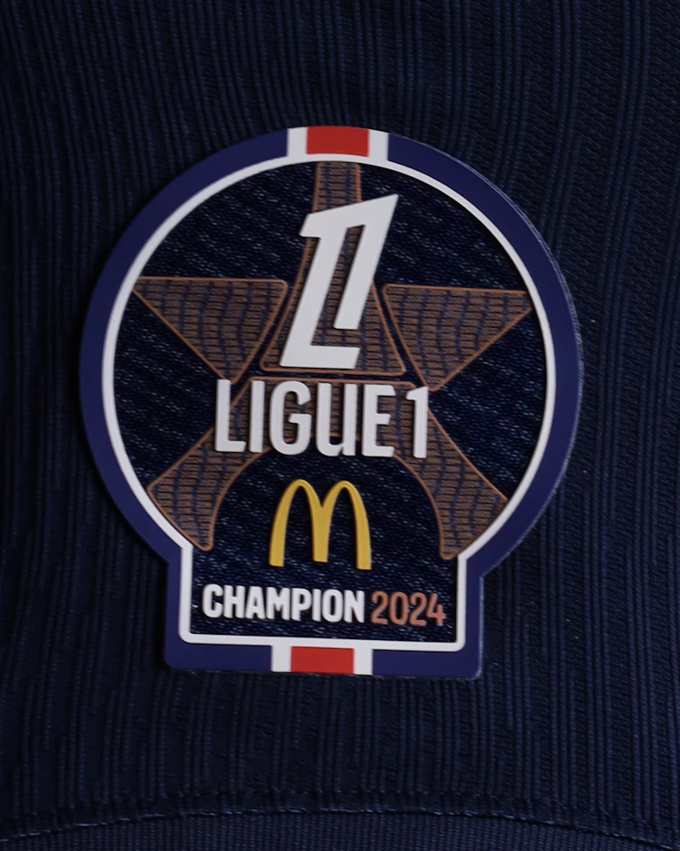 Paris Saint-Germain 팀의 Achraf Hakimi 셔츠