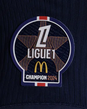 来自Paris Saint-Germain的Nuno Mendes球衣