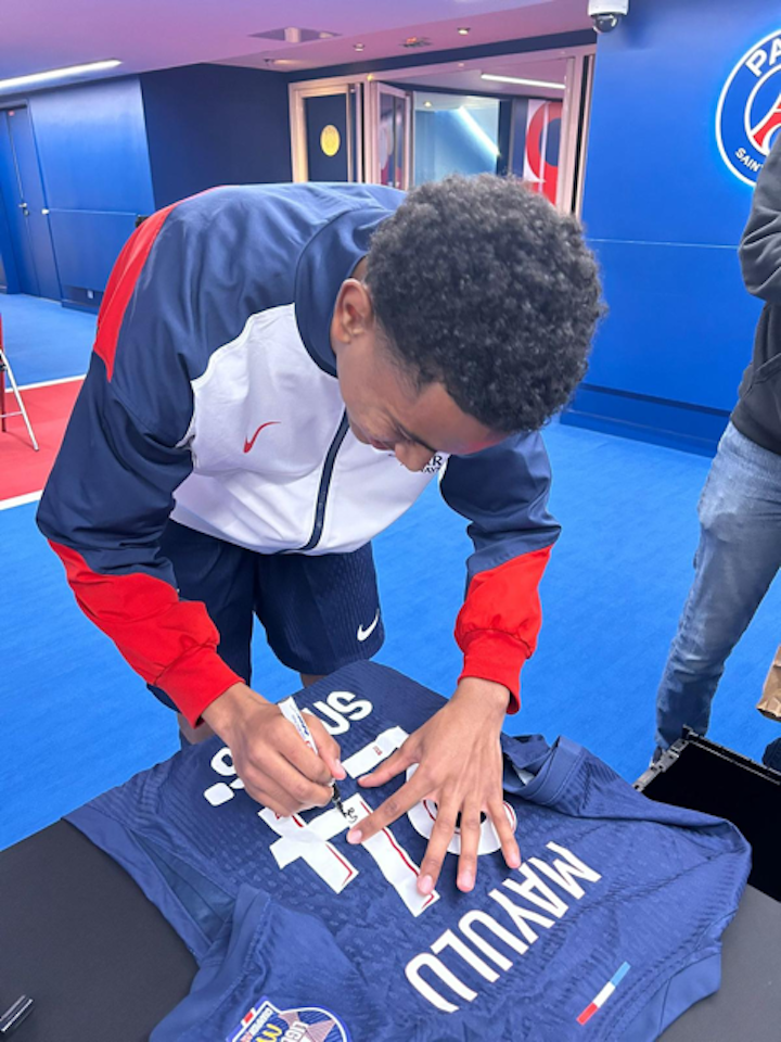 Senny Mayulu Paris Saint-Germain shirt