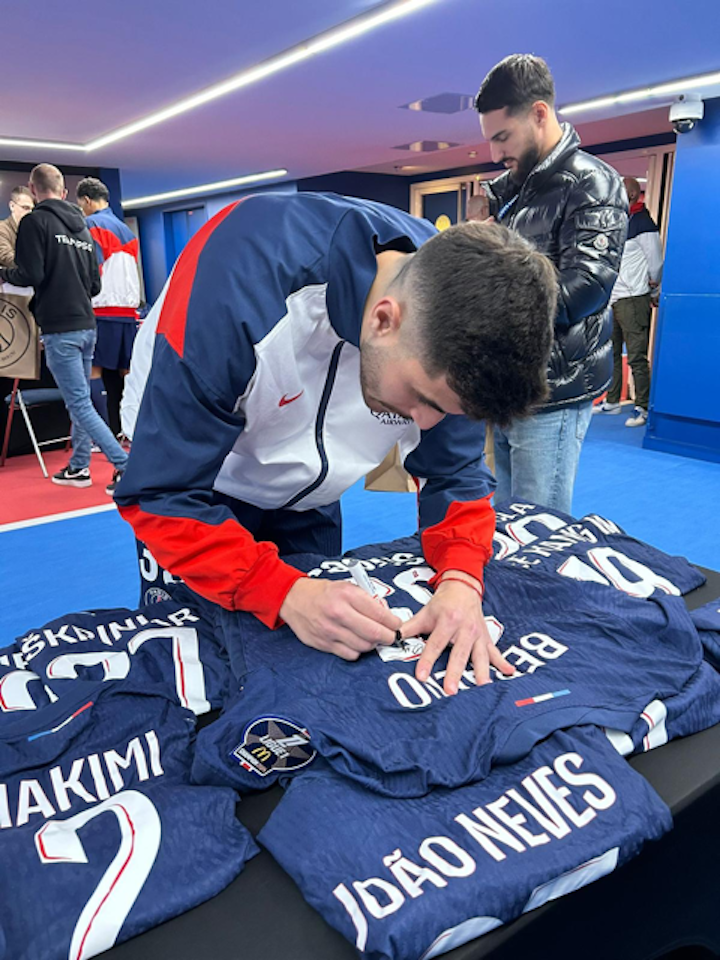 Lucas Lopes Beraldo Paris Saint-Germain shirt