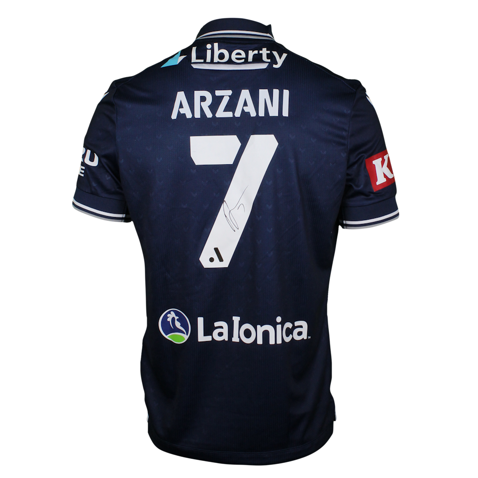 Daniel Arzani Melbourne Victory shirt