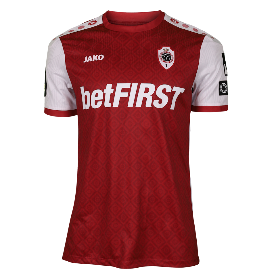 Royal Antwerp FC 팀의 Dennis Praet 셔츠