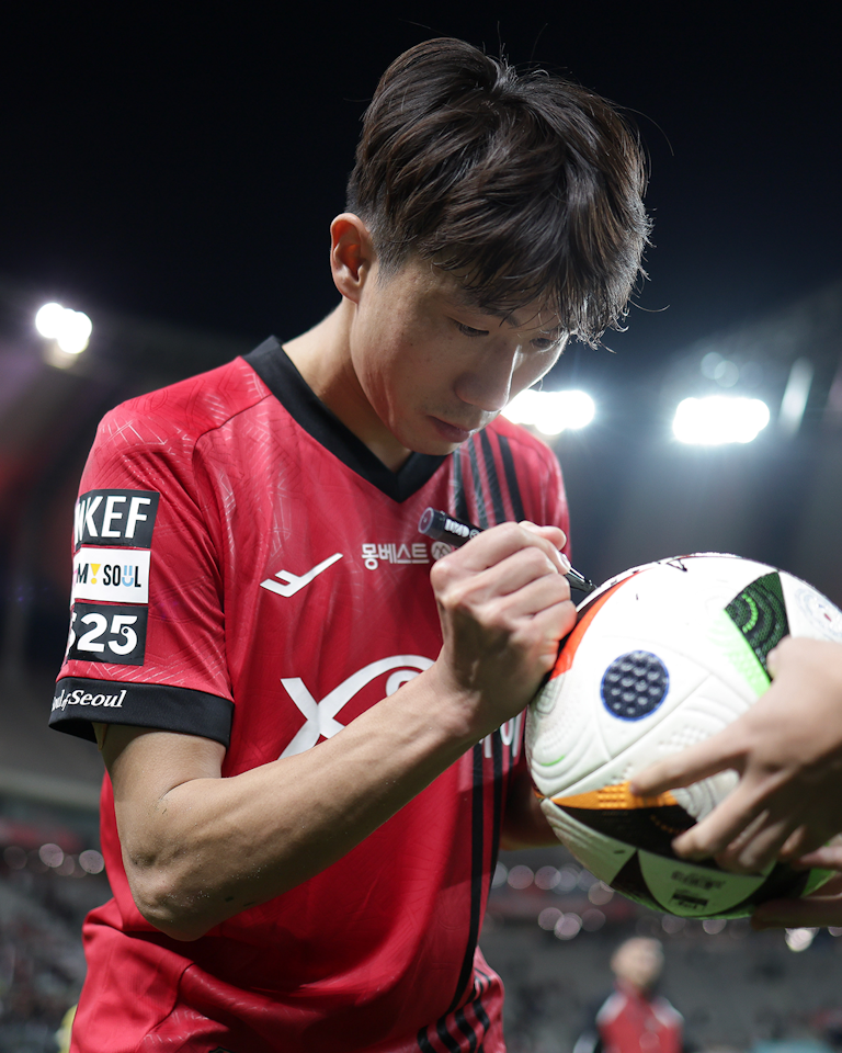 Match Scored Ball `33 - Sang-woo Kang
