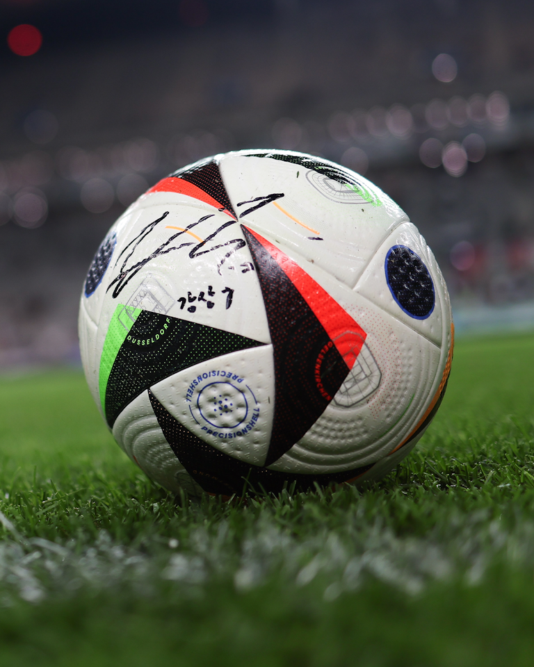 Match Scored Ball `33 - Sang-woo Kang