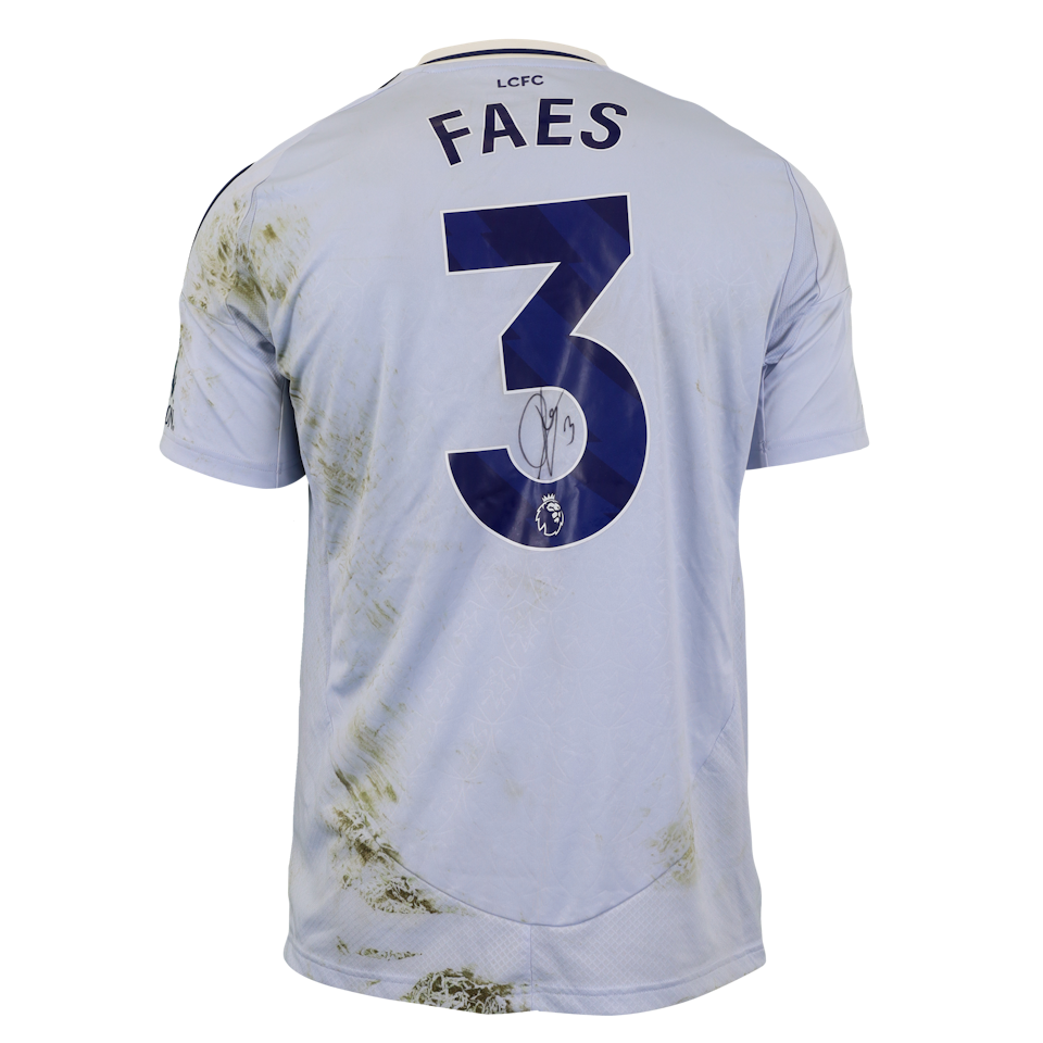 Leicester City 팀의 Wout Faes 셔츠