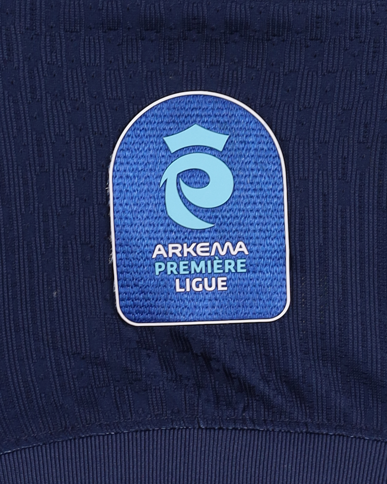 Paris Saint-Germain Féminines 팀의 Onyi Echegini 셔츠