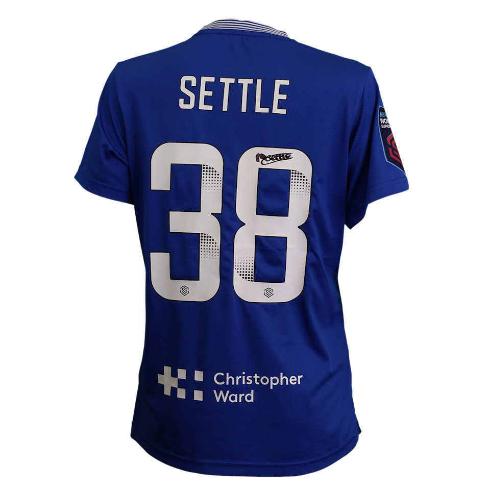Macy Settle Everton Women shirt