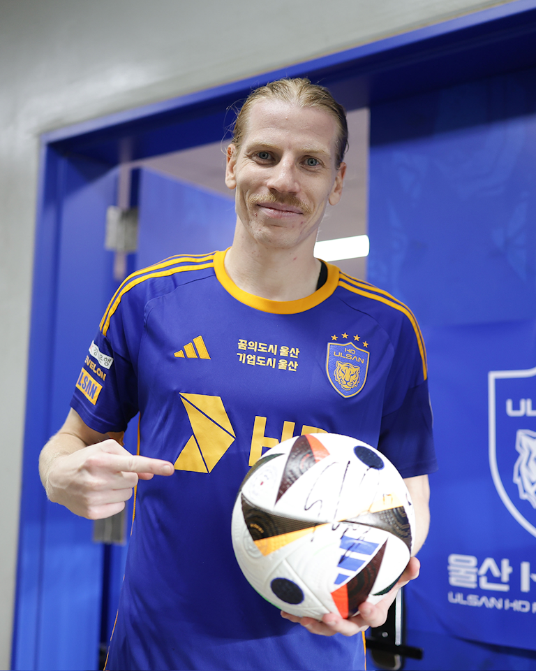 Match Scored Ball `36 - Gustav Ludwigson 루빅손