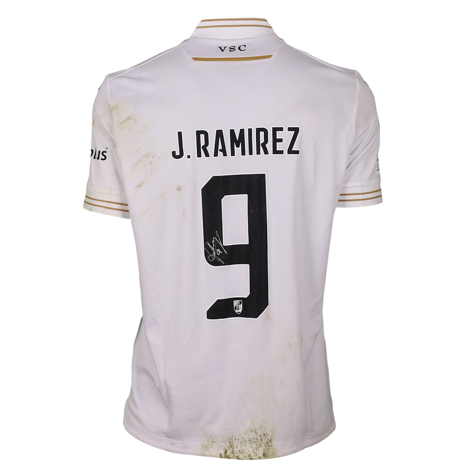 Jesús Ramírez Vitória SC shirt