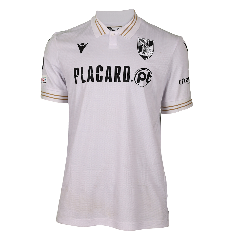 Jesús Ramírez Vitória SC shirt