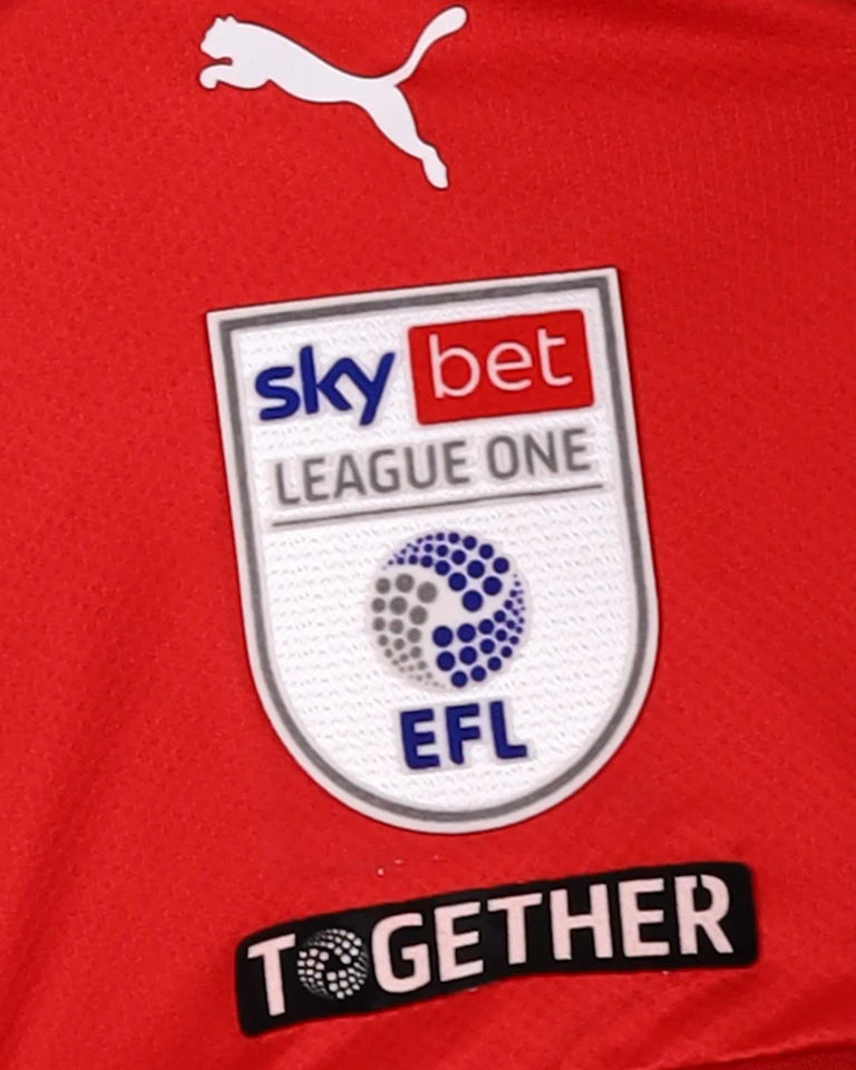 Barnsley 팀의 Corey O'Keeffe 셔츠