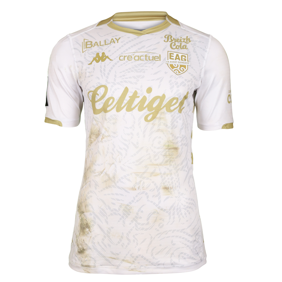 Amine Hemia En Avant Guingamp shirt