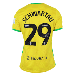 Oscar Schwartau Norwich City shirt