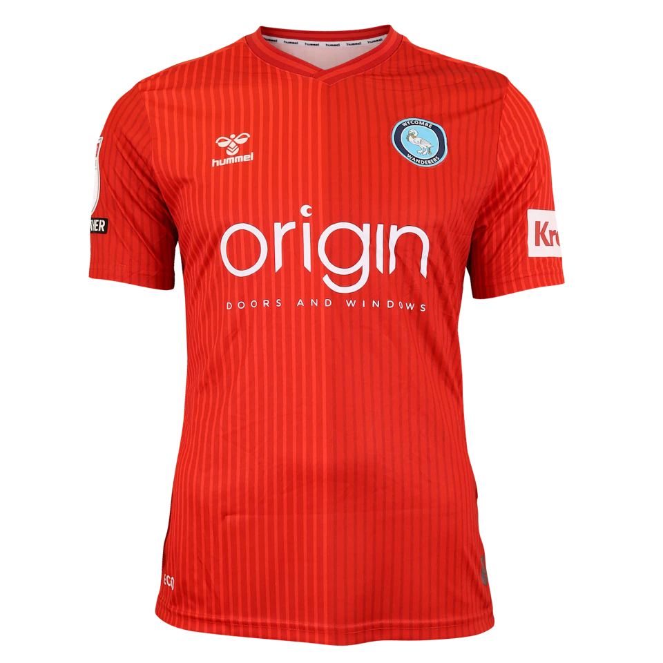 来自Wycombe Wanderers的Dan Harvie球衣
