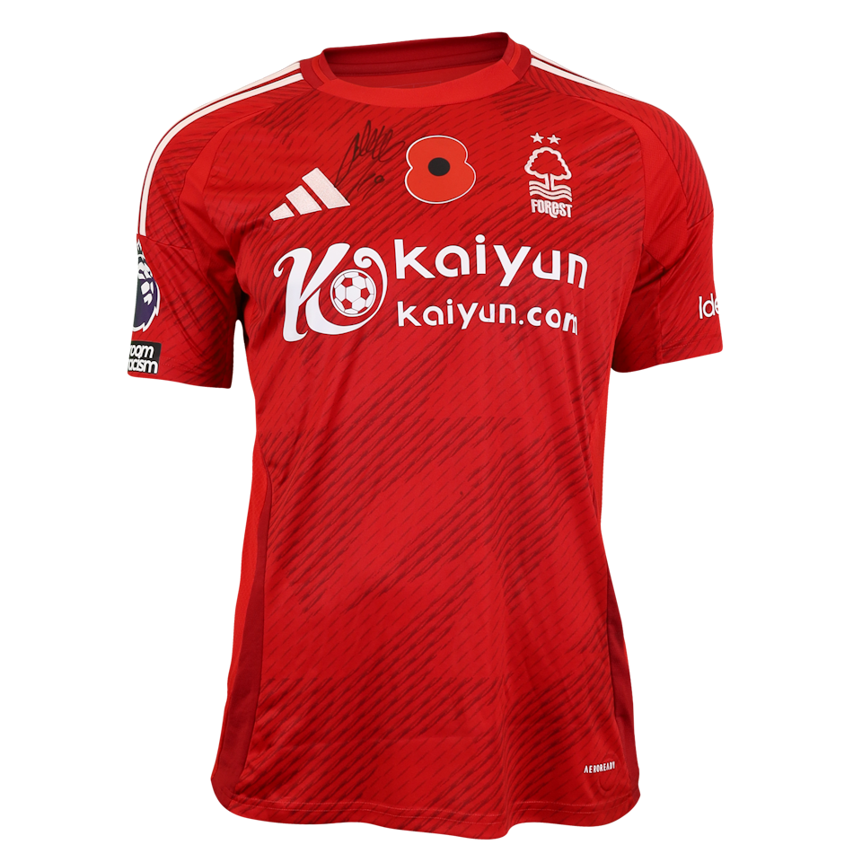 Alex Moreno  Nottingham Forest shirt