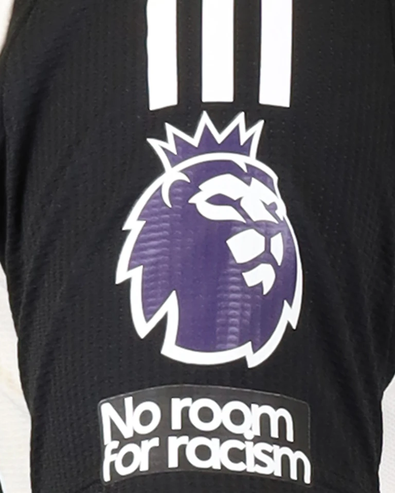 Newcastle United 팀의 Fabian Schär 셔츠