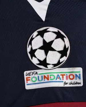 来自Bologna Fc 1909的Emil Holm球衣