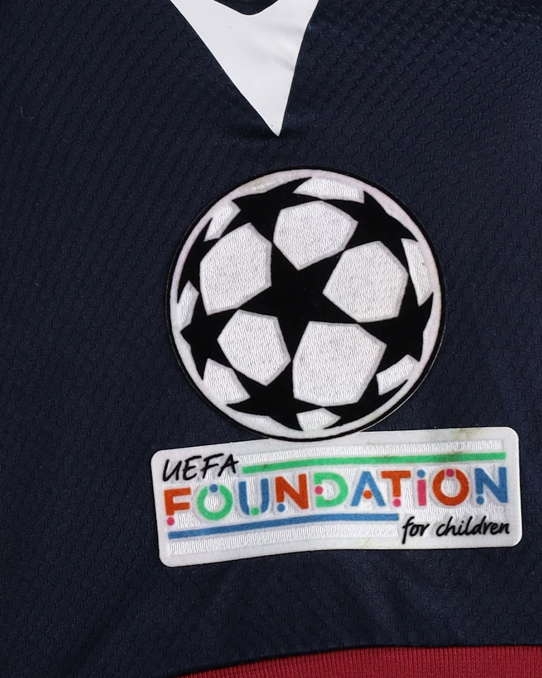 来自Bologna Fc 1909的Emil Holm球衣