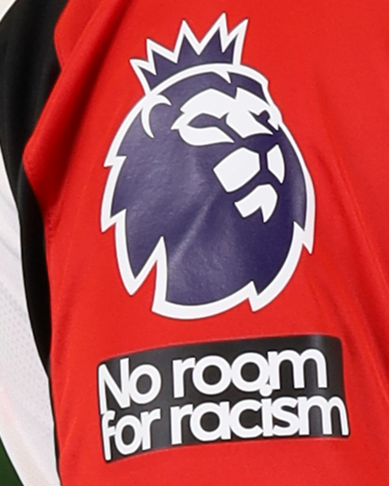 Mikkel Damsgaard Brentford shirt